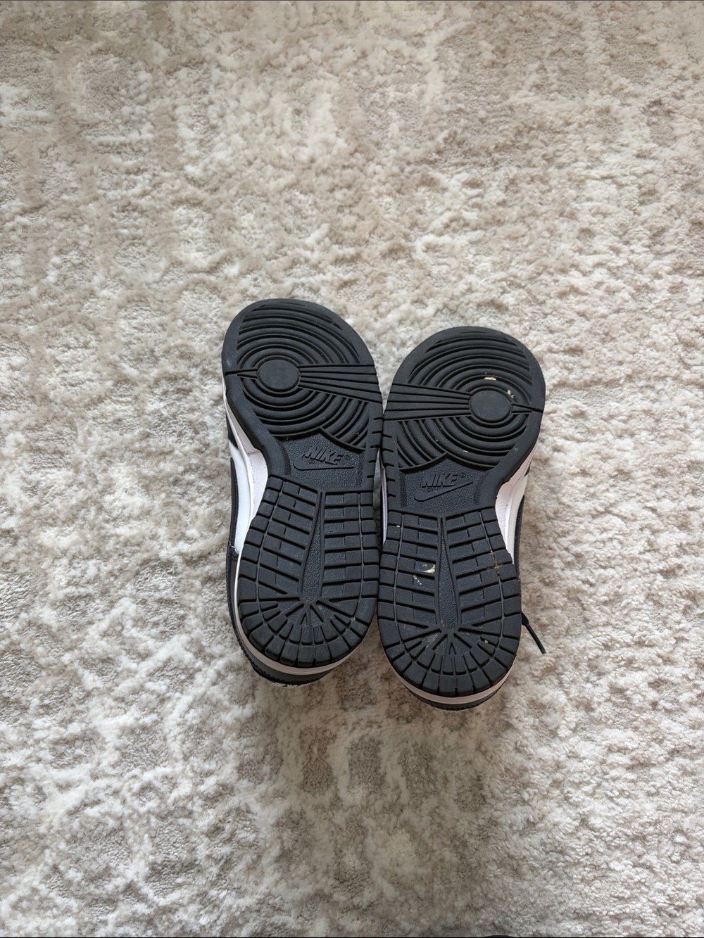 Nike Black and White Low-Top Sneakers - Picture 2 of 5